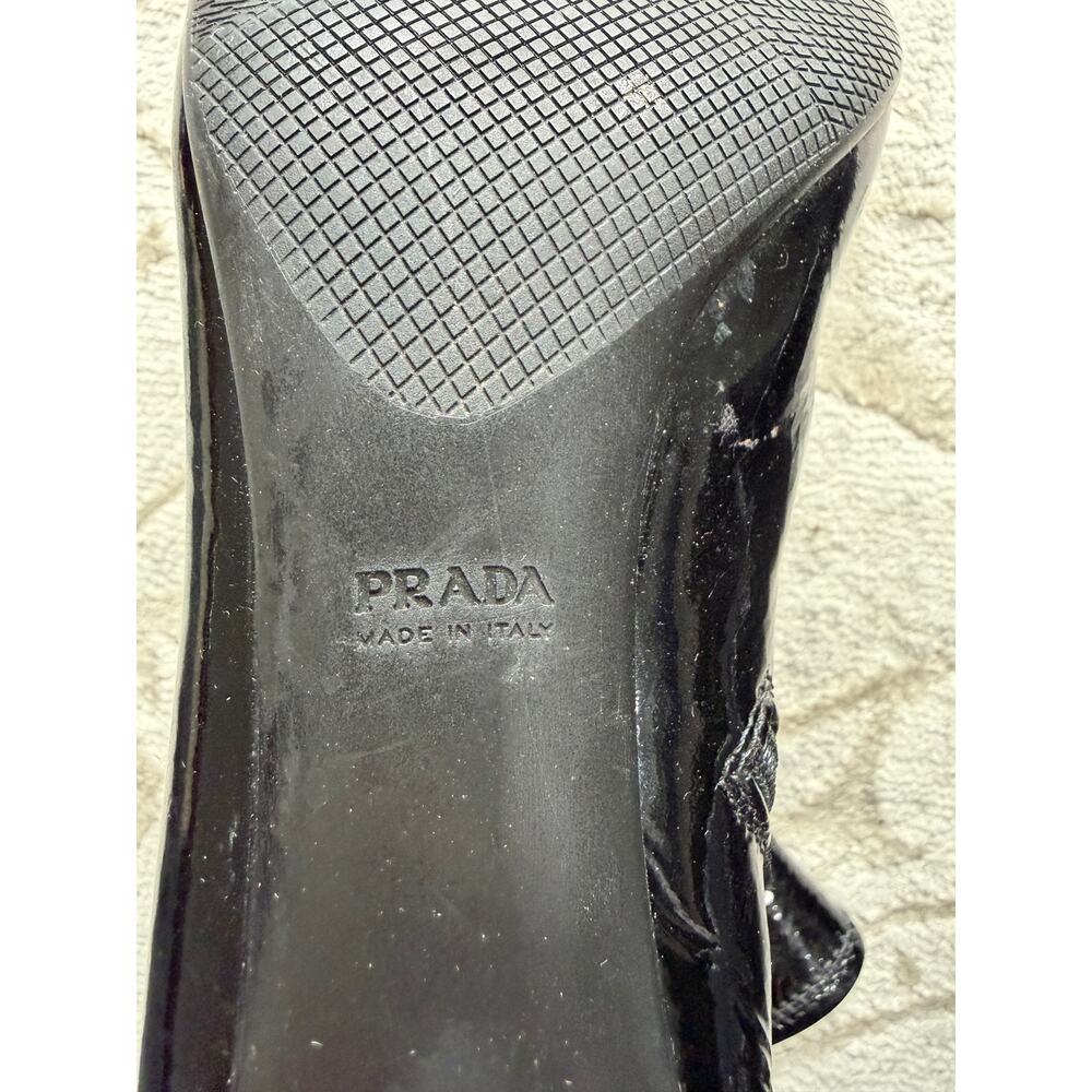 Prada Black Crinkled Patent Leather Kitten Heel Ankle Bootie Boot EU 37 US 6.5 - Picture 4 of 9